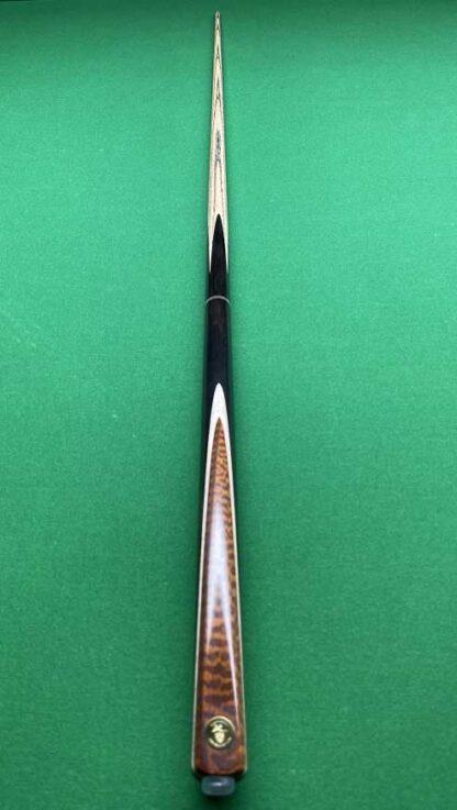 Snakewood and Maple Snooker cue Three quarter 1982