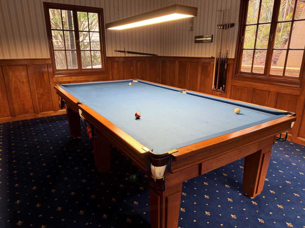 Peradon snooker and pool LED table light for billiard tables